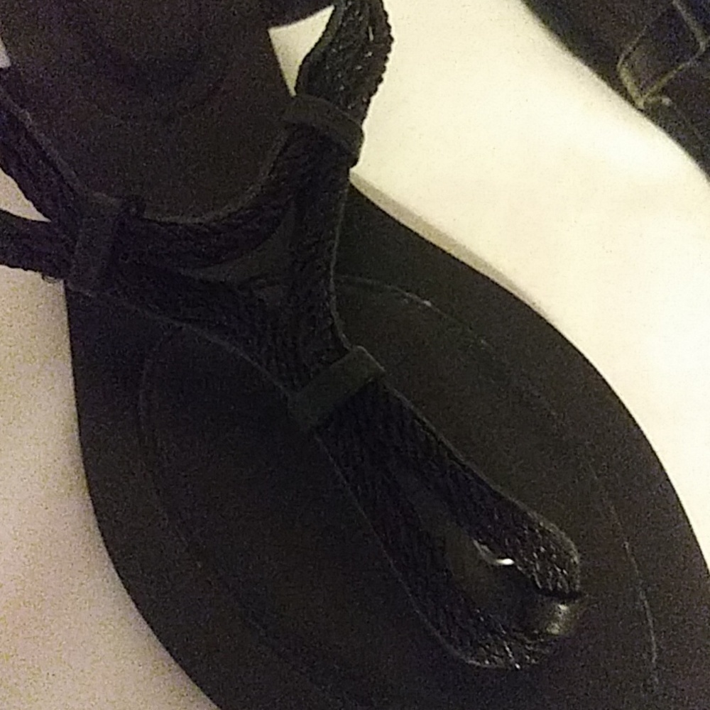 Shoes - Picture 4 of 4